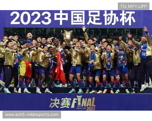 上海申花门将扑出关键一球荣膺本场最佳表现助球队赢得宝贵胜利 上海申花门将扑出关键一球荣膺本场最佳表现助球队赢得宝贵胜利