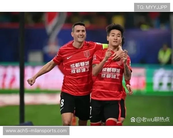 中超争冠悬念延续 成都蓉城主场1比2失利排名跌至第三 中超争冠悬念延续 成都蓉城主场1比2失利排名跌至第三