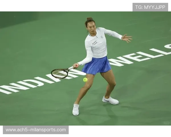 网球巨星怒砸球拍，被罚分后怒怼裁判